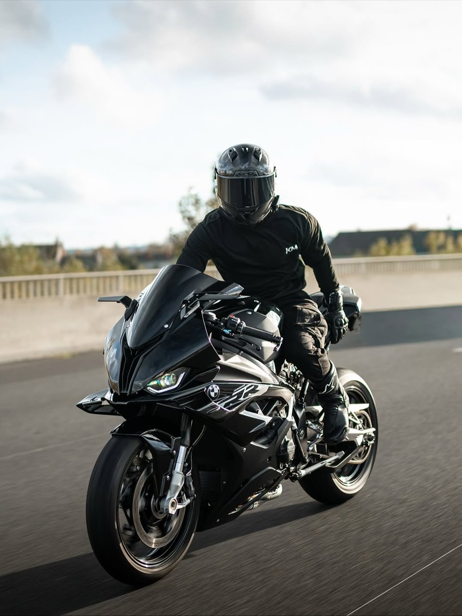 MoreMuscleFlex tweet media