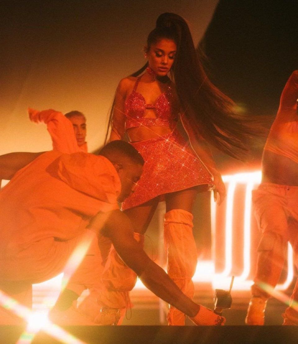 angiesdandelion's tweet image. her aura in this photo