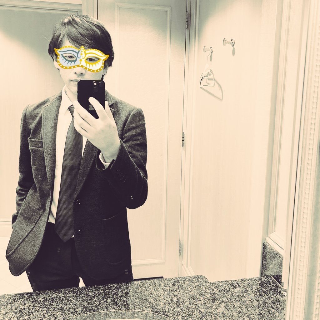 ikeru2011's tweet photo. 細々と年末恒例の…。すっかり半裸姿は減りましたが、2026年も変わらずよろしくお願いします。

#2025年自分で選ぶ今年の4枚 https://t.co/PhoPEr0B7H