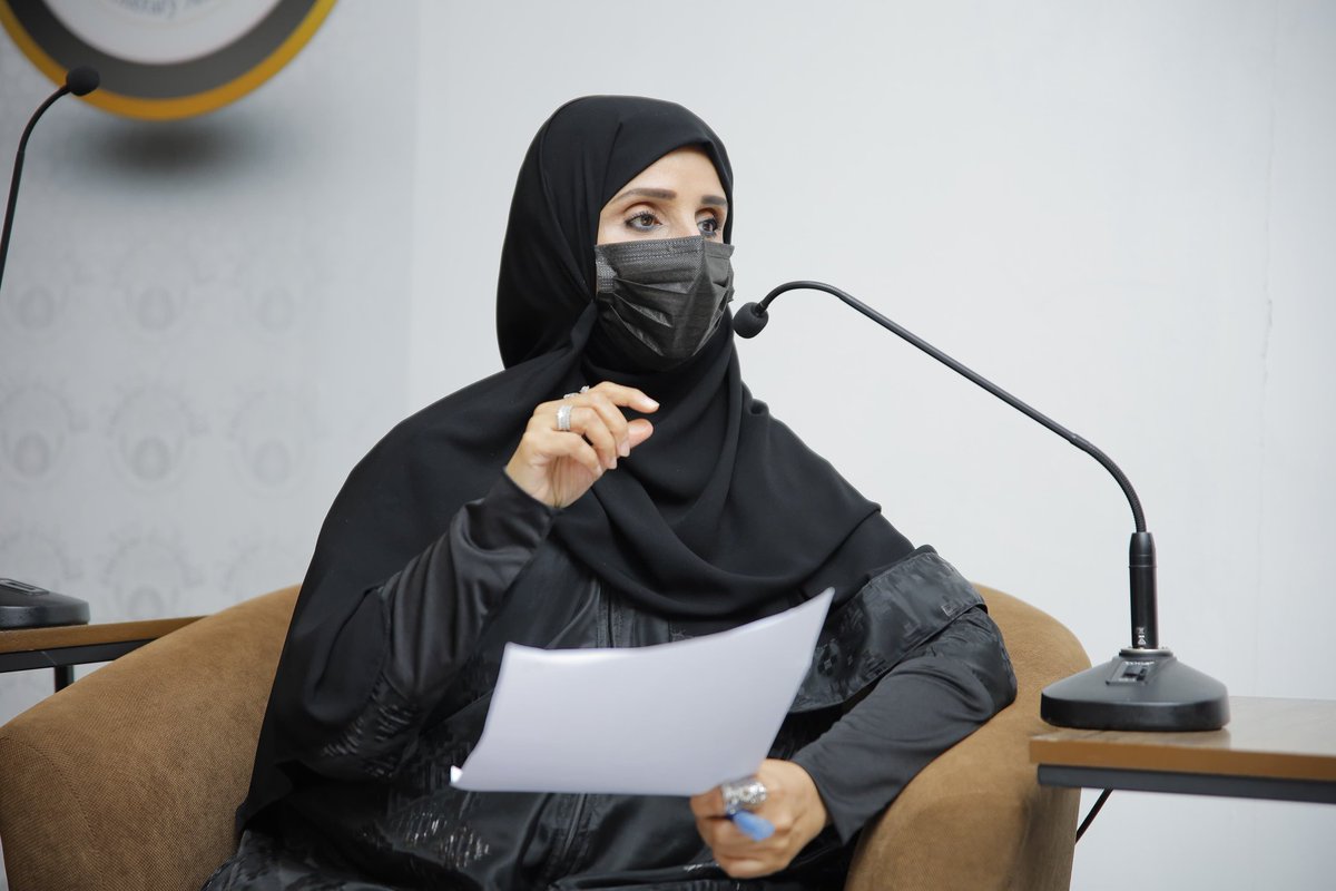 صباح العمري مدير الأمسية  تبدع في حوارها  لضيفة الأمسية