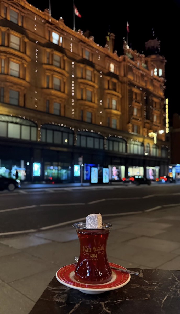 gasaq__'s tweet image. تفاصيلك أكبر من سنيني ، بلاش احراج ،
ترى صعبه أنّه يترك . . . العاده المعتاد !
ㅤ 
أنا لجْل أعدّي هذي " المرحلة " محتاج ؟
بدل قلب ... و اهلْ و ذاكرة ثانية و بلاد : )