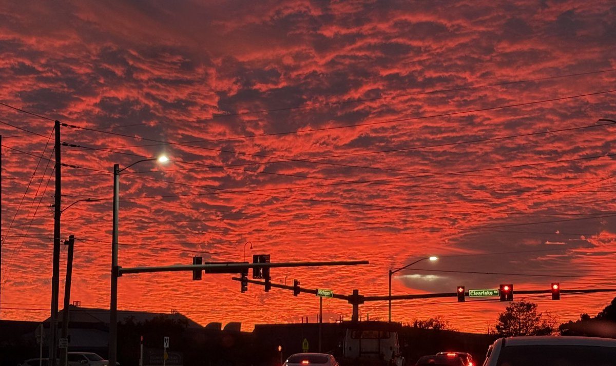 realTimB's tweet image. Amazing sunset tonight, as seen from Cocoa, FL @NbergWX @spann #FLwx  Gotta love these cool weather sunsets the best