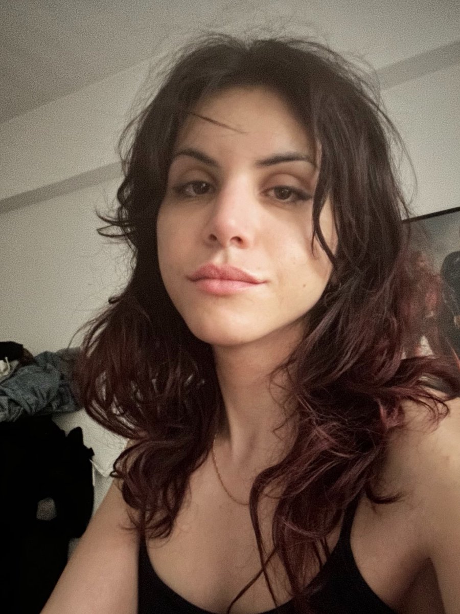 Ugh,why..  22 vs 34  aah i look cute, even though i just woke up :3