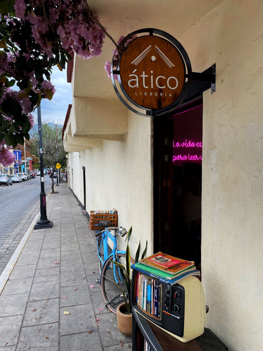 BalamToscano's tweet photo. Cuatro librerías que visité este año.
- The Last Book Store - Los Ángeles
- Ático Librería - Oaxaca de Juárez
- Cafebreria El Pendulo Polanco - CDMX
- Barnes &amp; Noble en The Grove - Los Ángeles https://t.co/pofxytrksE