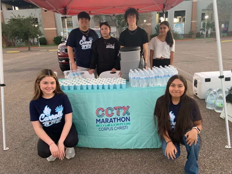 MaryCarrollHigh's tweet photo. Shoutout to our NHS members for running the hydration station at this weekend’s marathon 💦🏃‍♂️🏃‍♀️

Tiger Water aura activated ✨😉

#TigerWater 🐅💧 #NHS 💙 #TPND https://t.co/x71RlYsNib