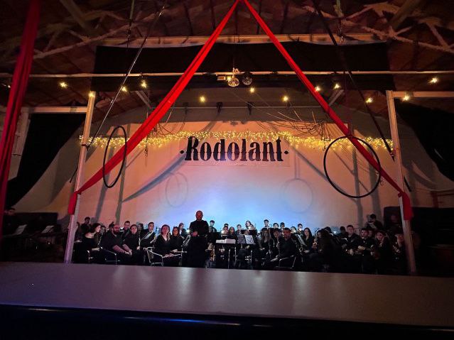 Esta Navidad ha sido un poco más entrañable con la espectacular actuación de <a href="/rodolant/">rodolant</a>  y la @bandauji que poniendo la guinda han donado a nuestra asociación 2505€!! Felices Fiestas a todos!!