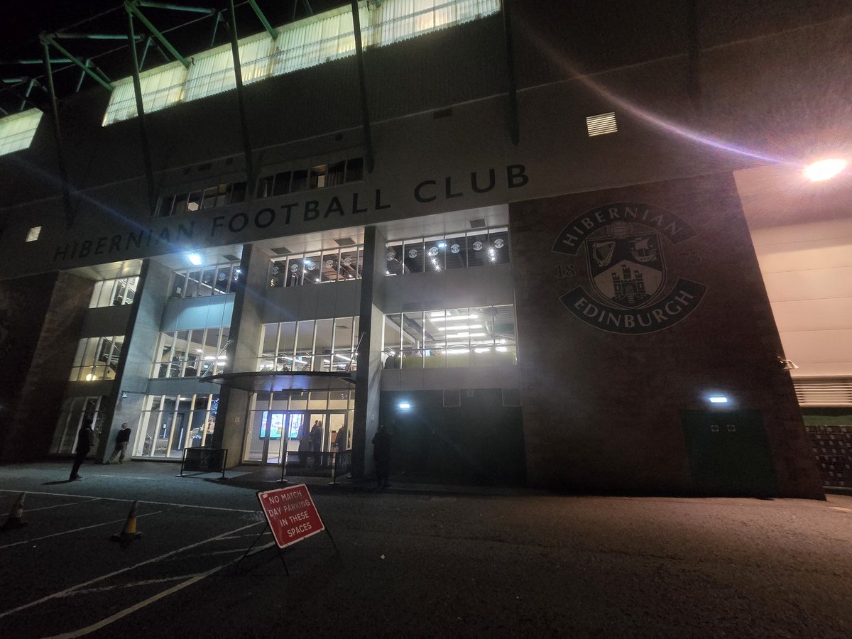 EnginErdem07's tweet image. Anneanne evi , sobalı oda , 37 ekran tv ve İskoçya ligi özetleri... Yıllar öncesinden bir buluşma daha... 

Hibernian - Aberdeen |  Scottish Premiership