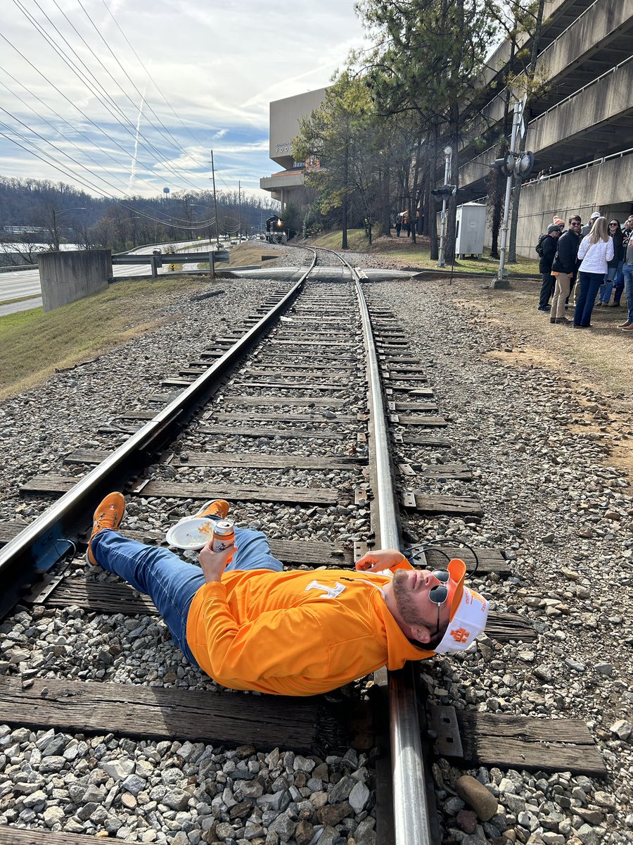 TennLeland's tweet image. Welp