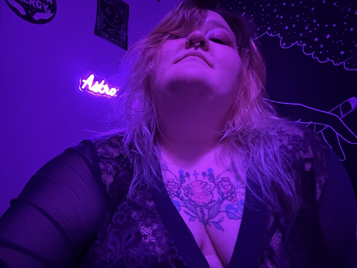 AstraStoned's tweet photo. Tonight is my last availability for the year!

Let’s create some memories 😈

https://t.co/k8WtUa9pwf https://t.co/Y2t1eo5xkH