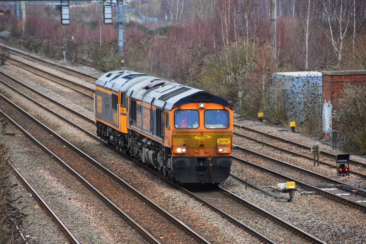 SteelCityDog_'s tweet image. More #shedwatch...

GBRailfreight #Class66 66764 "Major John Poyntz Engineer &amp;amp; Railwayman" drags #Class69 "Pathfinder Railtours Peter Watts 50 years service 1973 - 2023" trundle through Toton on 0O01 to Eastleigh East Yard.