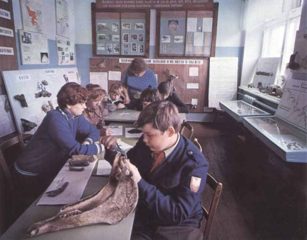 ¿Por qué triunfó la ciencia soviética?

El socialismo no admite comparación  con el capitalismo en ningún terreno. No compite con él porque ya ha  triunfado sobre él, ya es un avance histórico con respecto a él. Por lo  tanto, no voy a discutir ahora si la ciencia soviética fue