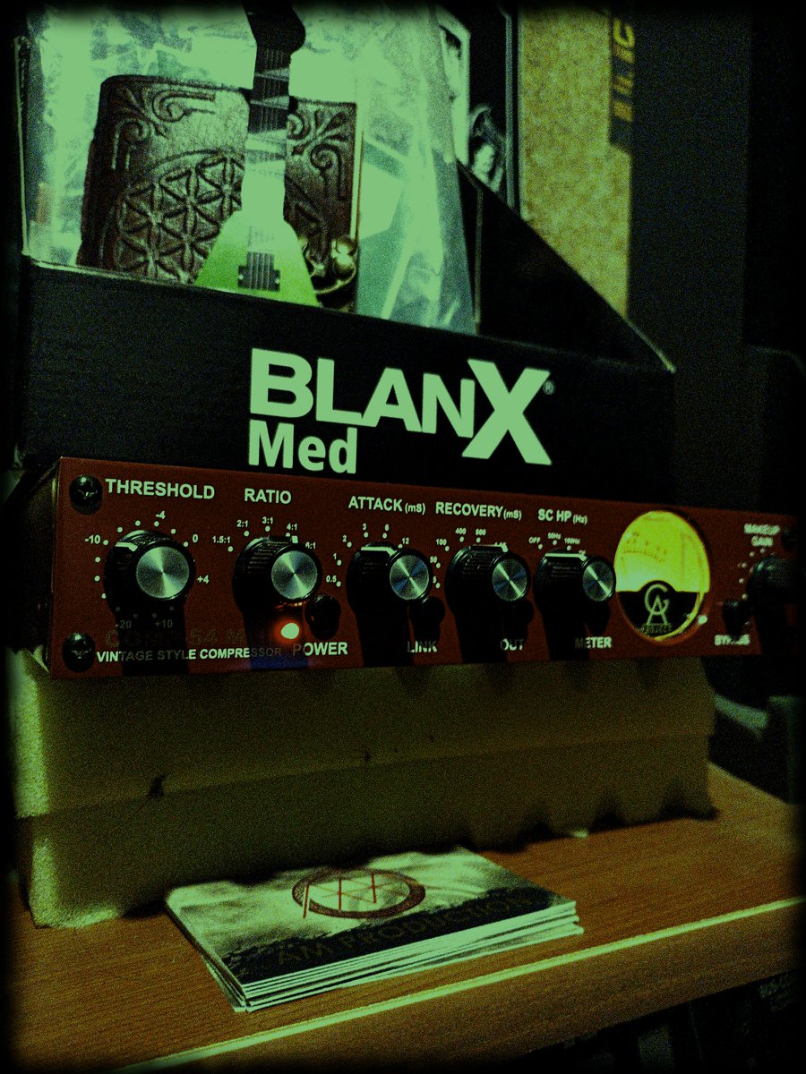 Moving on to compression no. 1 (...and no. 2, in fact, having also used it on the second sound) of the rhythmic drive of my #OsseltioN's new EP.
#goldenageproject Comp-54.

The Unlight observes us and truly sees
#extremedeformedmetal #deathmetal #osdm #production #theextremeway