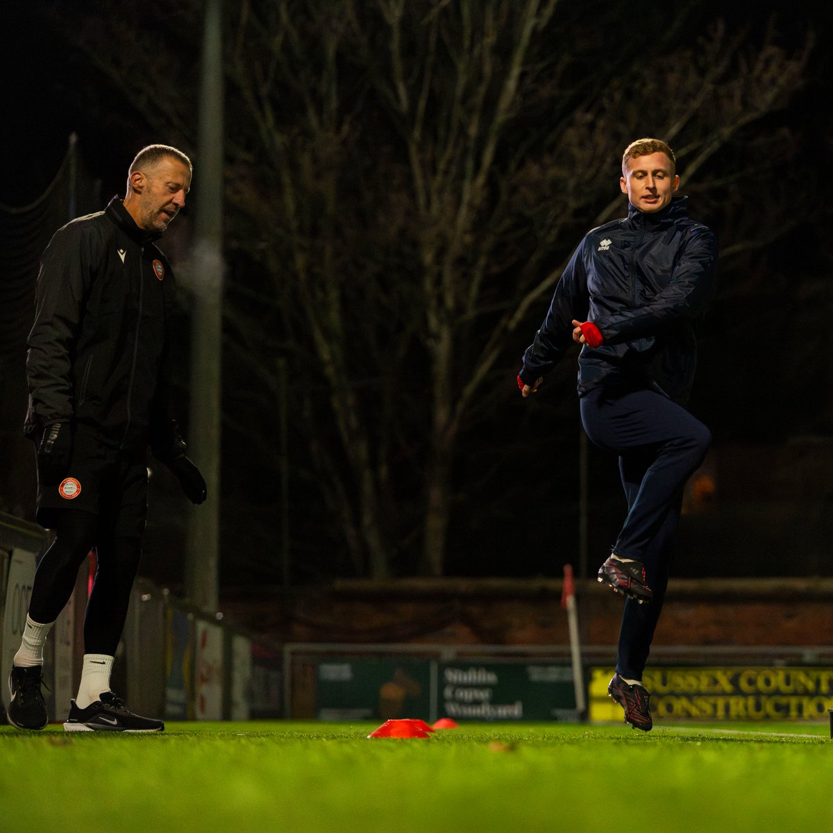 WorthingFC's tweet photo. Good to see you back getting warm at Woodside, Beardy 🌟

Featuring Head of Performance and Medical, Matt Miller 📸 https://t.co/LmPLDn0kB7
