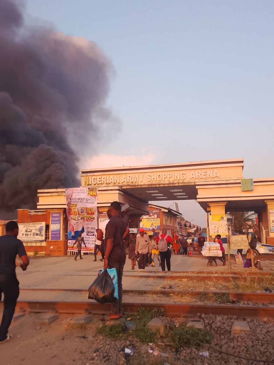IchieComrade's tweet photo. @OurFavOnlineDoc Another fire accident today at Nigerian Army Shopping Arena Lagos https://t.co/KaG3GtVXdt