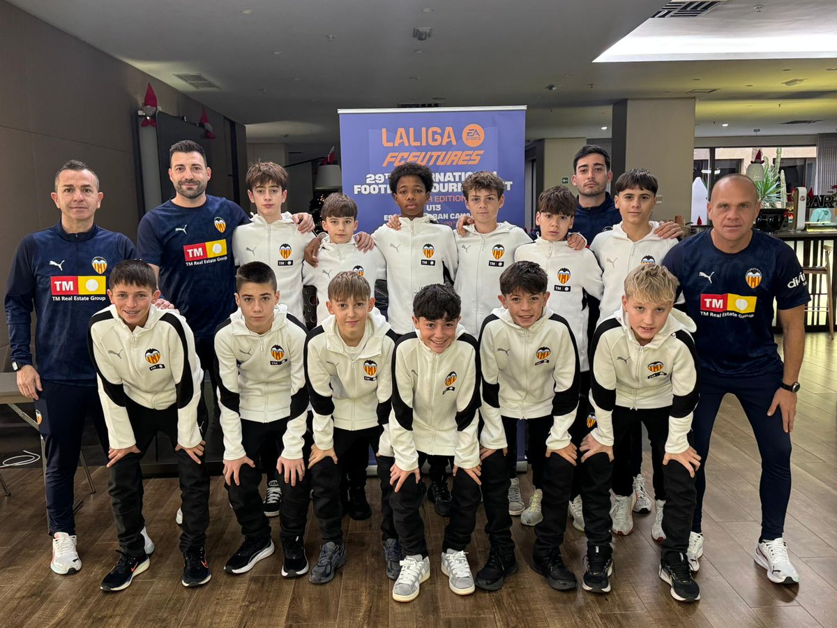 4° en la 29 edición de la Liga future de Gran Canaria.Orgulloso de representar así  a la <a href="/Academia_VCF/">Academia VCF 🦇</a>  y demostrar el gran trabajo que se hace en ella. Gracias al cuerpo técnico top, @rubenmedinapiera @carlos_sanchis30 y <a href="/escu/">juan everardo barret</a>.fisio por estos increíbles días. Amuunt <a href="/valenciacf/">Valencia CF</a>