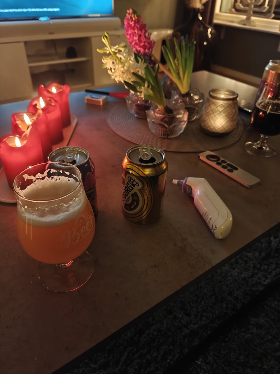 ikaglen's tweet image. Ishockeytävling, bira och en satisfyer..det ni.