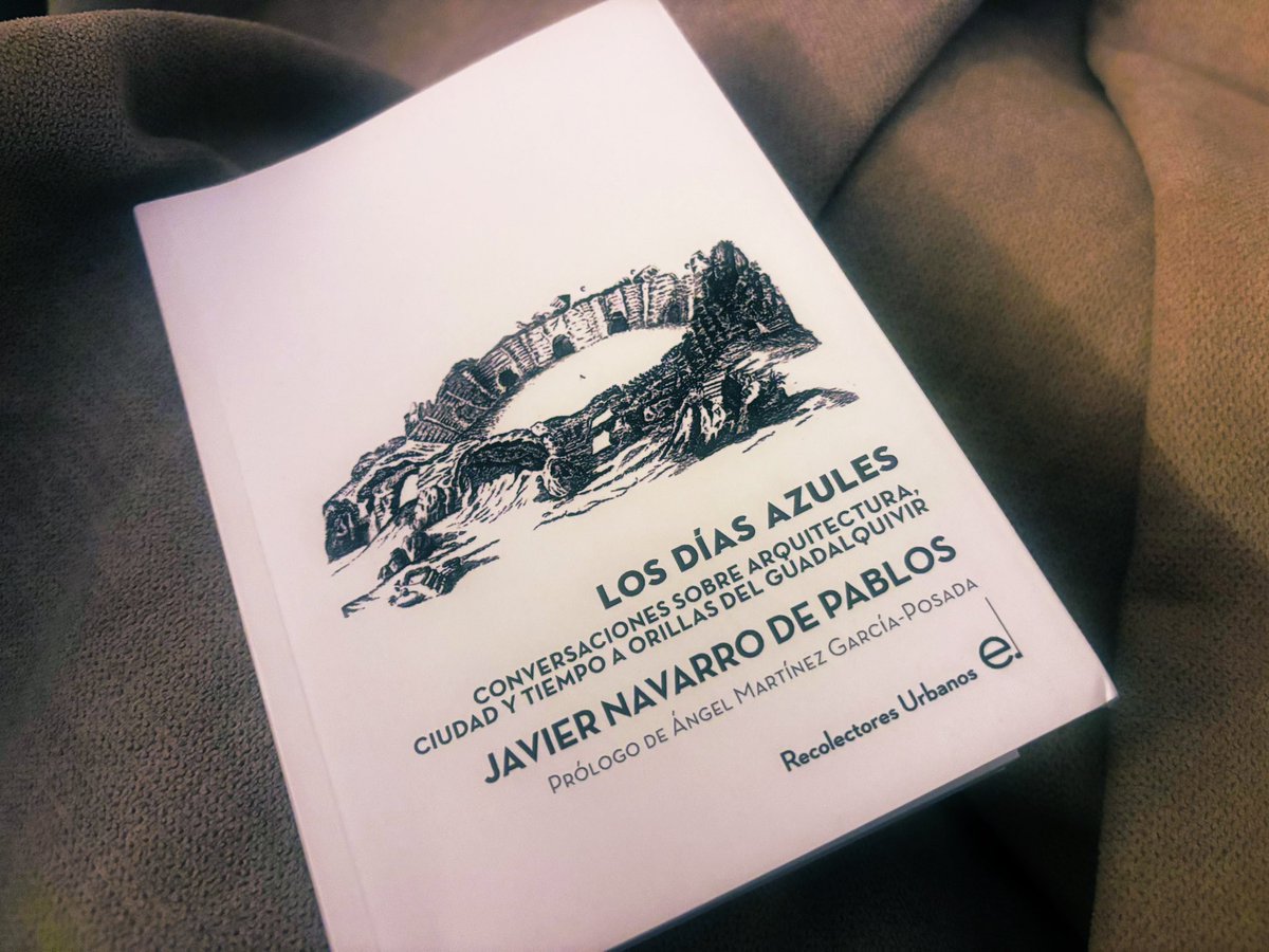 Vivir en Sevilla no es habitar una ciudad, sino mantener una relación con ella que inspira elevados pensamientos existencialistas con sus historias y formas. De esto surge “Los días azules” de <a href="/navarrodejavier/">Javier Navarro</a>, un ensayo inspirador y revelador sobre Sevilla que os recomiendo ya.