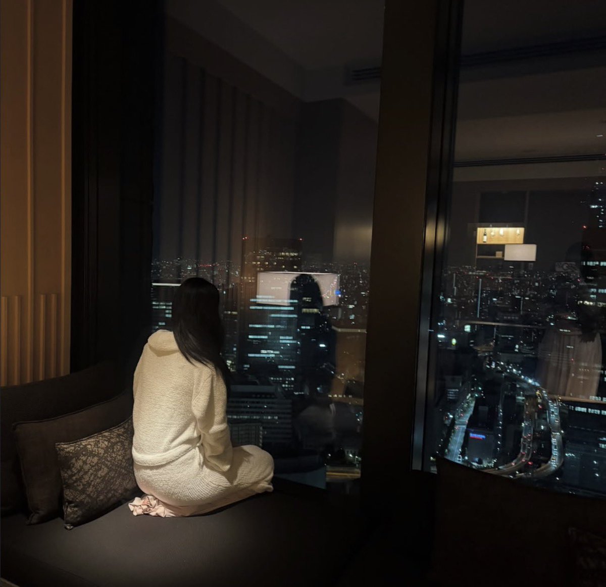 fliot's tweet image. endings and beginnings were stacked on top of each other all year, just acknowledging i didn’t stay the same