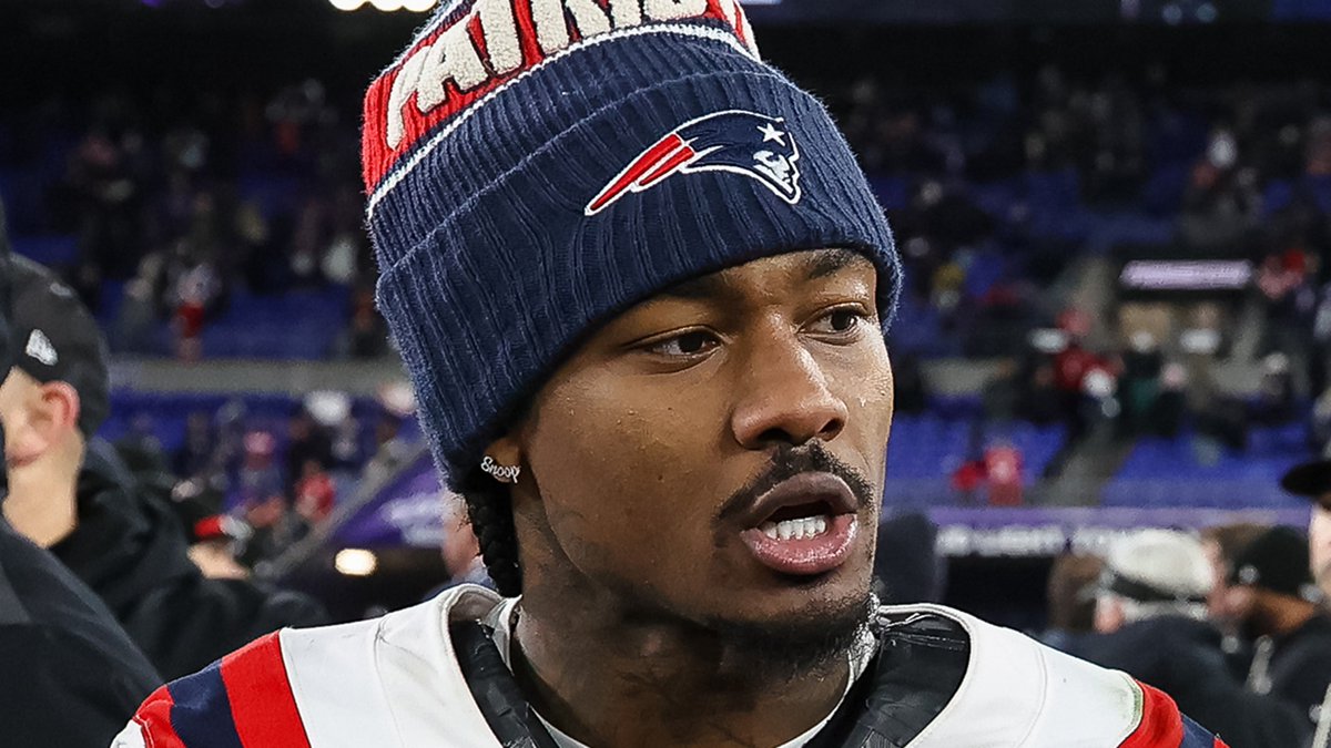 TMZ's tweet image. 🚨 Stefon Diggs' former personal chef claims the Patriots star slapped her and tried to choke her out over a salary dispute.

Details: tmz.me/3y1GenT
