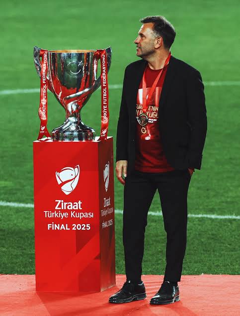 Sana bizden ayrılık izni yok, teknik direktörlük kariyerini bitirene kadar Galatasaray'la ligi koymaya devam edeceksin...