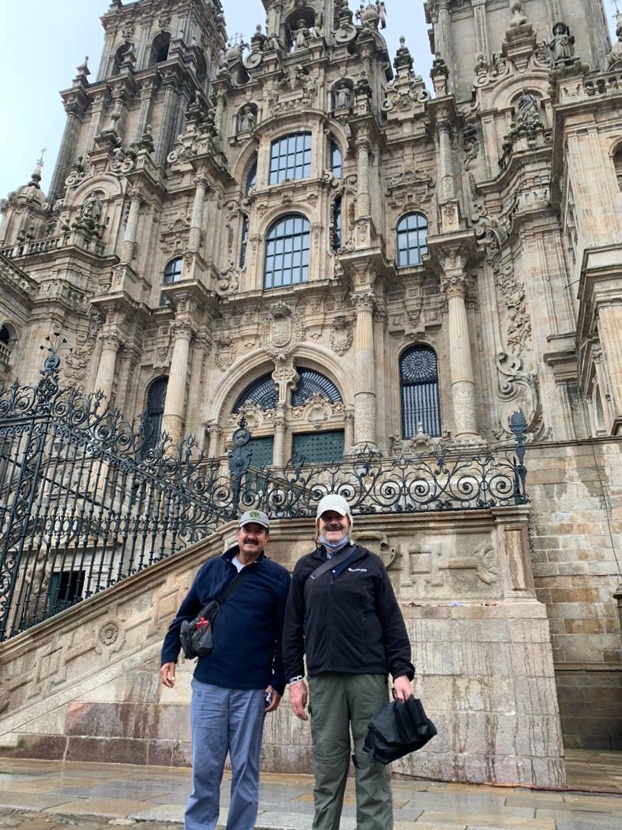 Francisco Barrio fue un excepcional líder político; un servidor público y gobernante ejemplar, honesto y valiente. Un hombre que, desde el norte del país, fue pivote central de la democratización de todo México. 

Pero ante todo, y mucho más que todo eso, fue una persona