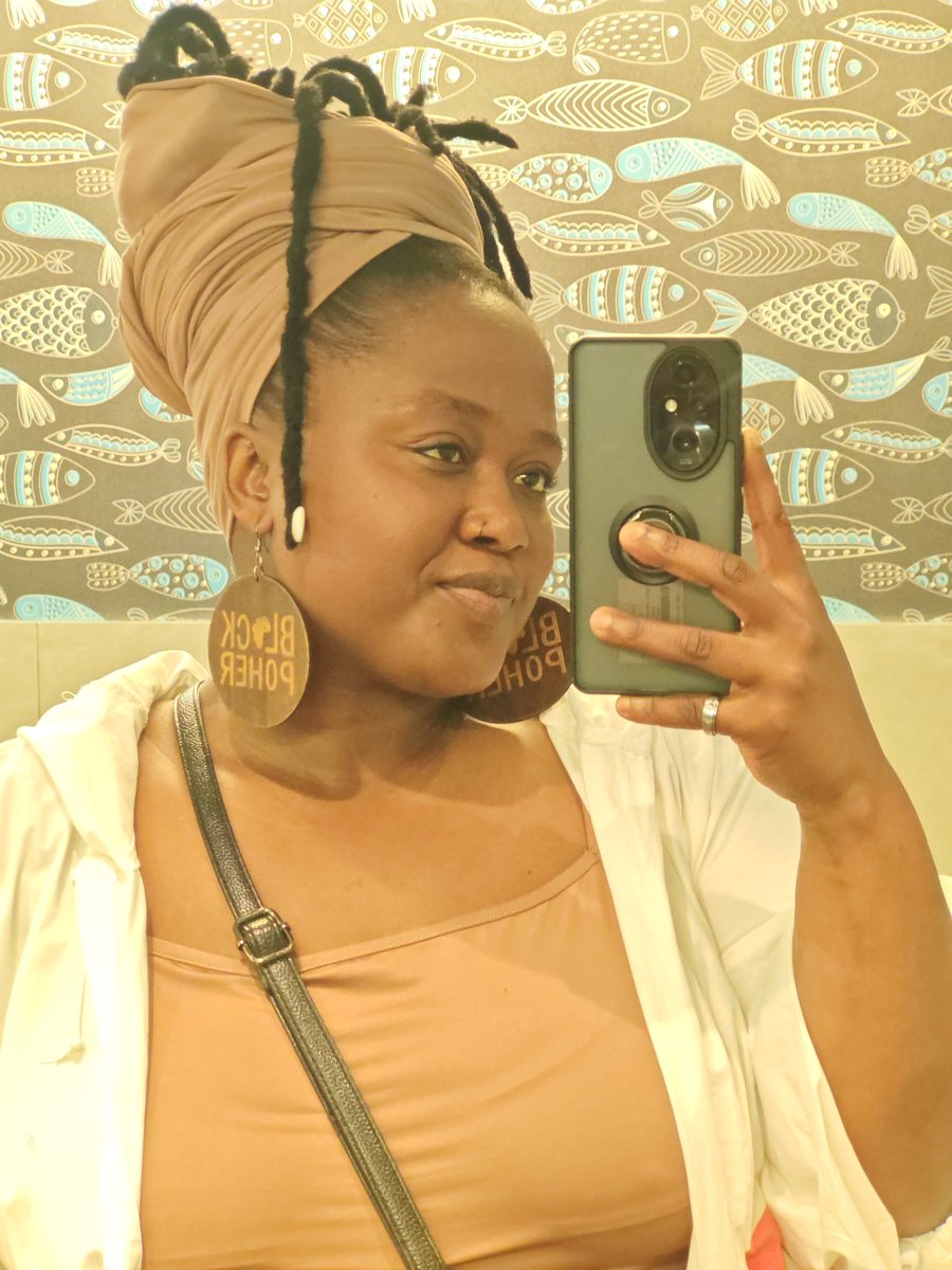 WJonga's tweet photo. Don't know if headwrap count as a hairstyle😏 https://t.co/RVWWNTjTsd