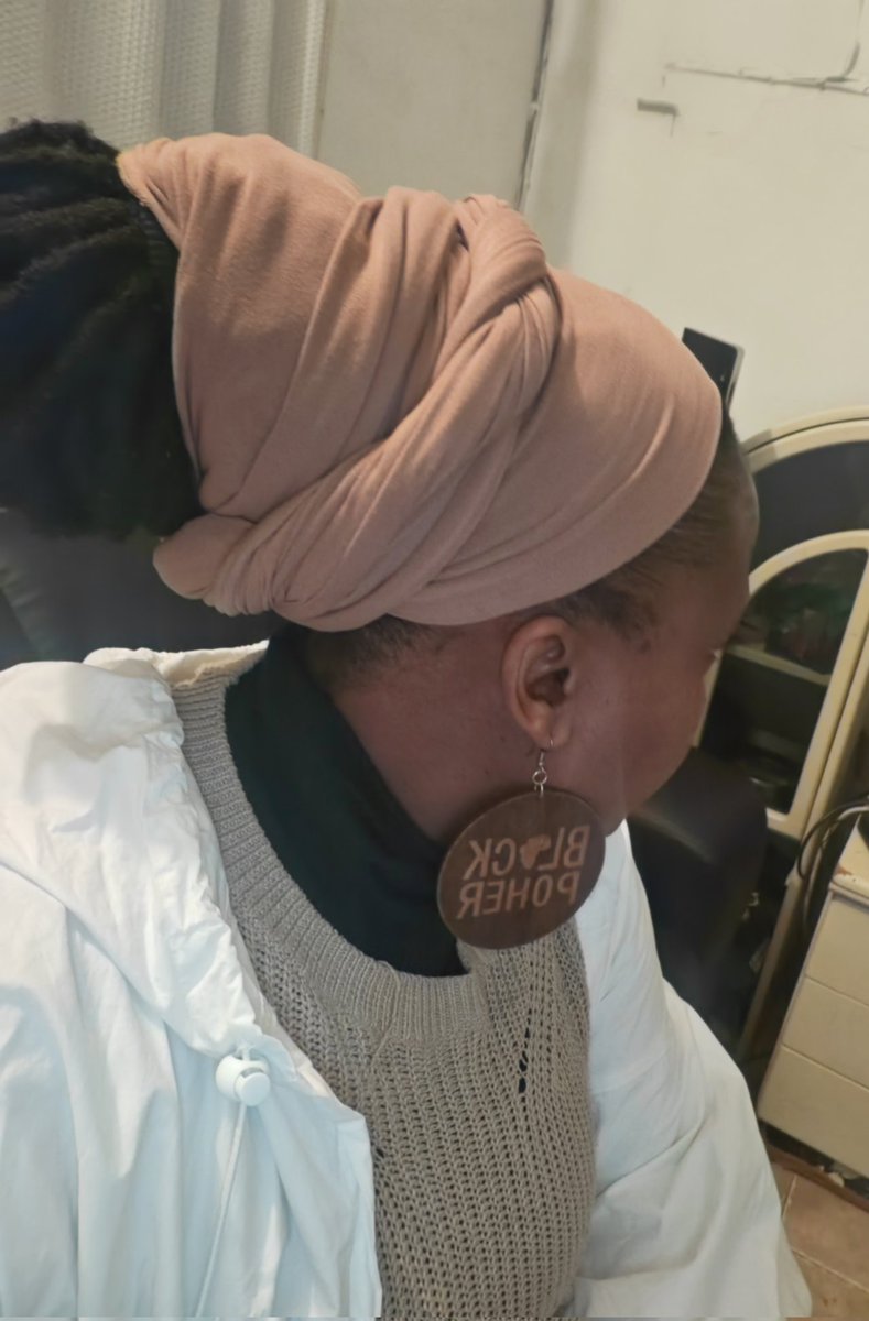 WJonga's tweet photo. Don't know if headwrap count as a hairstyle😏 https://t.co/RVWWNTjTsd