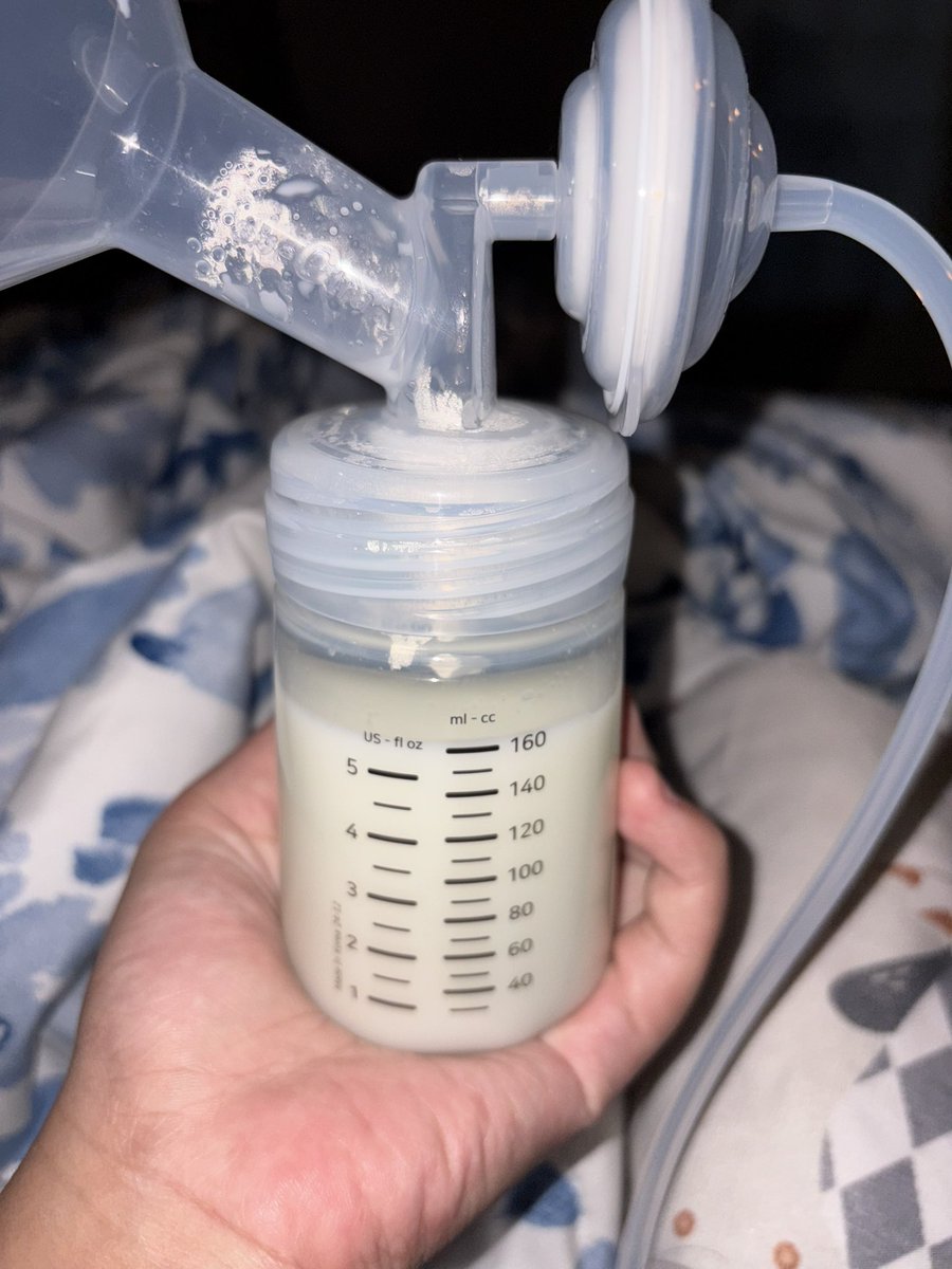 20cheyl's tweet photo. Susah sekali ngumpulin stok asip, buat aku yang hasil pumpingnya selalu ngepresss ini 🥲
Bener2 hasil pumping hari ini adalah yg diminum mishka besok, pas banget gaada sisa buat disimpen 😭
Tapi Alhamdulillah Allah selalu cukupkan ya nak 🥹 Bismillah mama papa usahakan terus 🫶🏻✨ https://t.co/oEWhQoAj3z