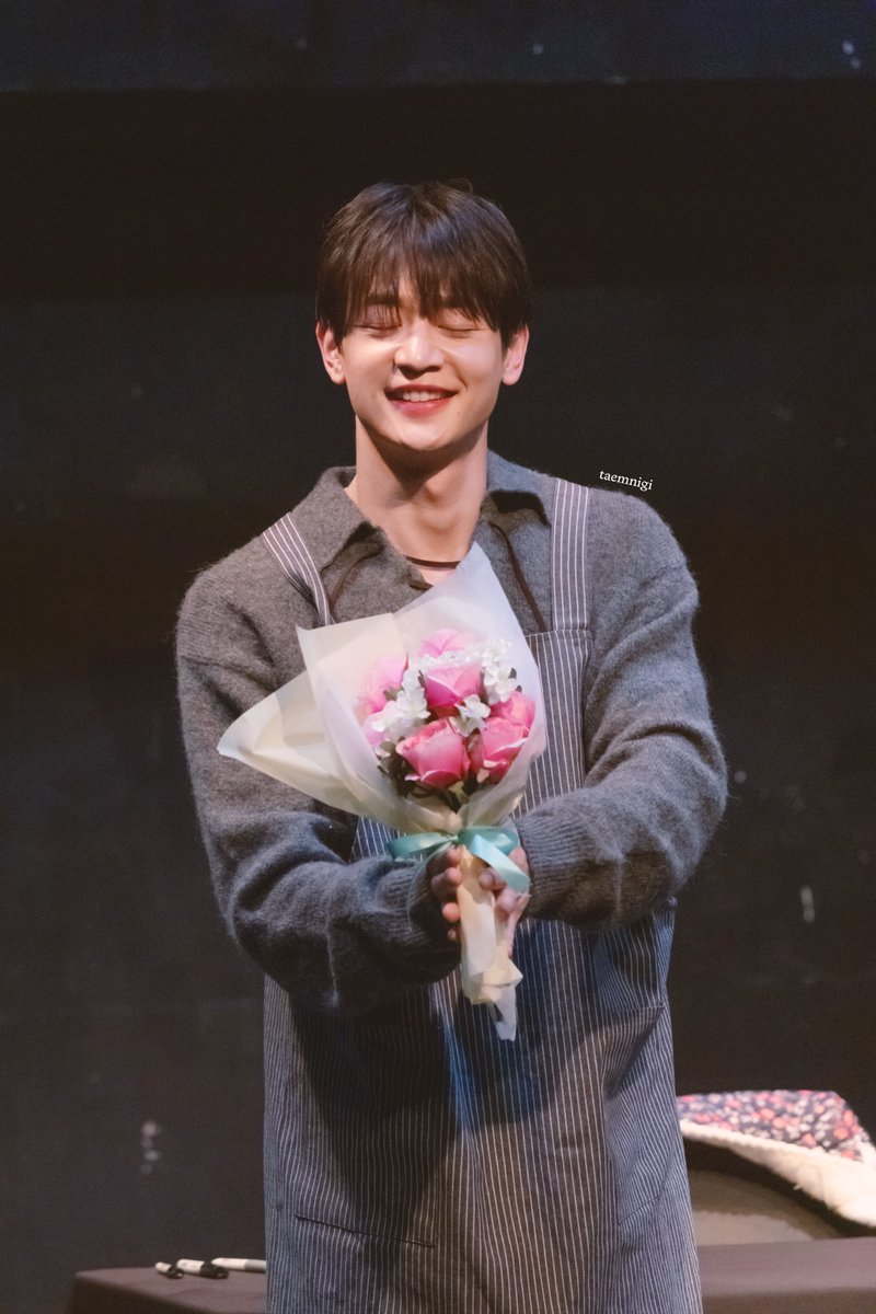 kmtaemnigi's tweet photo. 251230 민호 템포 에버라인 대면 팬싸

샤월, 네가 내 꽃이야💐
내 꽃을 받아줘🥰

#민호 #MINHO #ミンホ #珉豪
#TEMPO #템포 https://t.co/IBCAZCvJB7