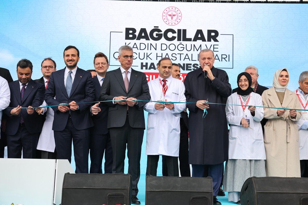 400 yatak kapasiteli Bağcılar Kadın Doğum ve Çocuk Hastalıkları Hastanemiz hizmete açıldı.
🏥 Kadın ve çocuk sağlığına özel tasarım
📍 Modern ve erişilebilir altyapı
📌Anne-bebek dostu hizmet modeli

#SağlıklıŞehir  #Sağlıkta2025  #SağlıklıTürkiyeYüzyılı
<a href="/saglikbakanligi/">T.C. Sağlık Bakanlığı</a>