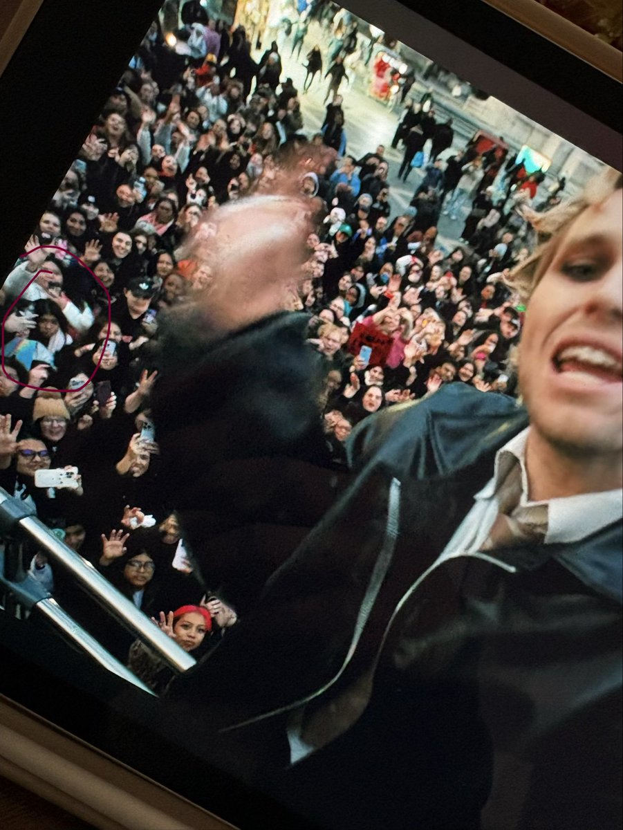 coldjunee's tweet image. making a cameo in EAS video was just the extra lore i needed before the year ends