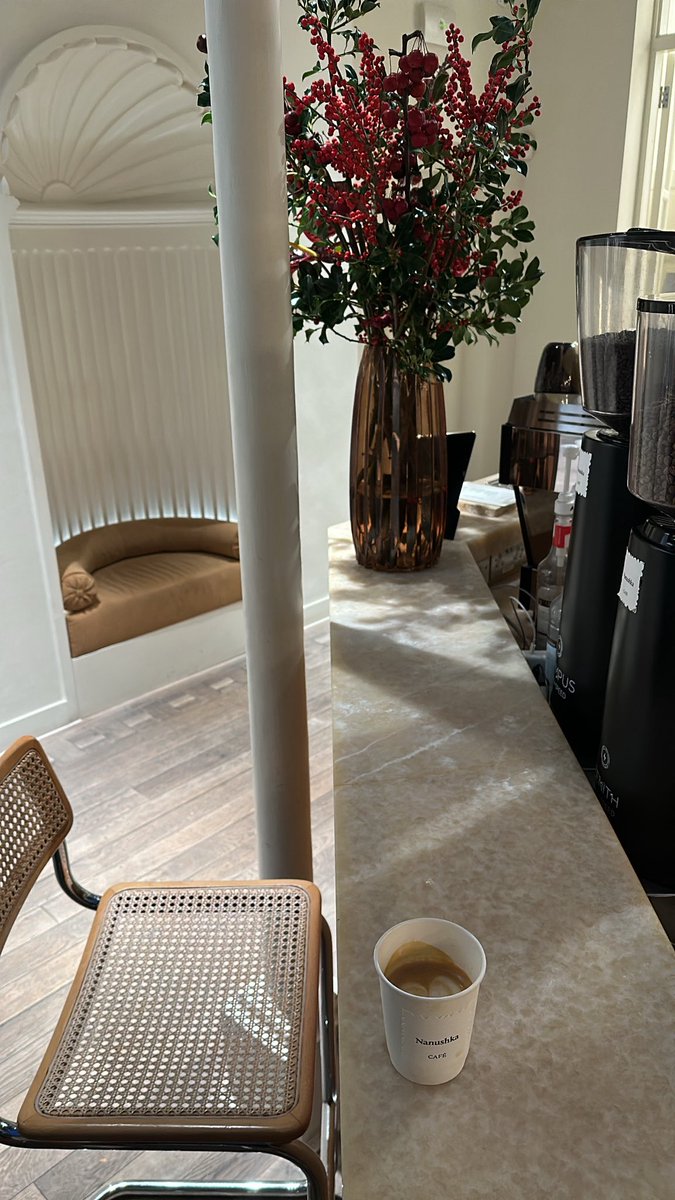 gasaq__'s tweet image. على حسب دستور الهوى يآ لطيف الروح
ترى قربك إيجابي و بعدك علي سلبي ❤️'