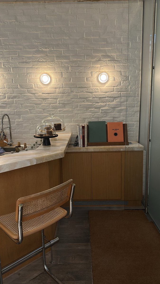 gasaq__'s tweet image. على حسب دستور الهوى يآ لطيف الروح
ترى قربك إيجابي و بعدك علي سلبي ❤️'