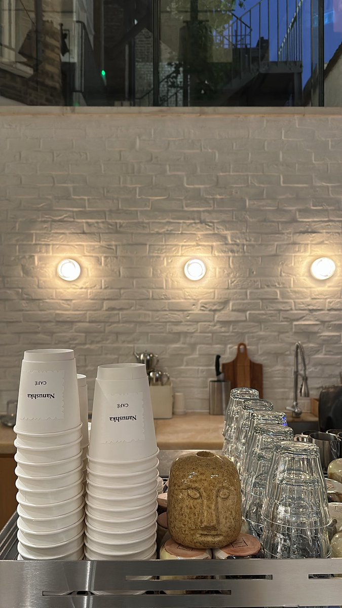 gasaq__'s tweet image. على حسب دستور الهوى يآ لطيف الروح
ترى قربك إيجابي و بعدك علي سلبي ❤️'