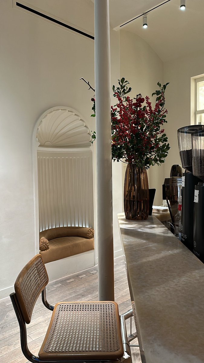 gasaq__'s tweet image. على حسب دستور الهوى يآ لطيف الروح
ترى قربك إيجابي و بعدك علي سلبي ❤️'