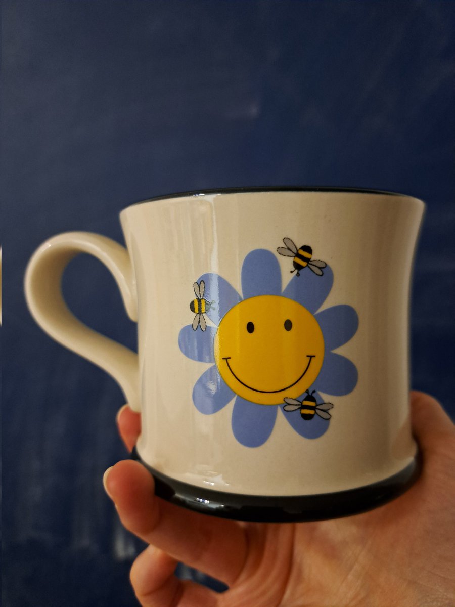 AuthorTracyRees's tweet image. Tonight's cuppa is brought to you courtesy of my gorgeous new Christmas mug from @annwritesthings She knows me well! #Christmas #mug #tuesdayvibe #books #EveningVibes #friends