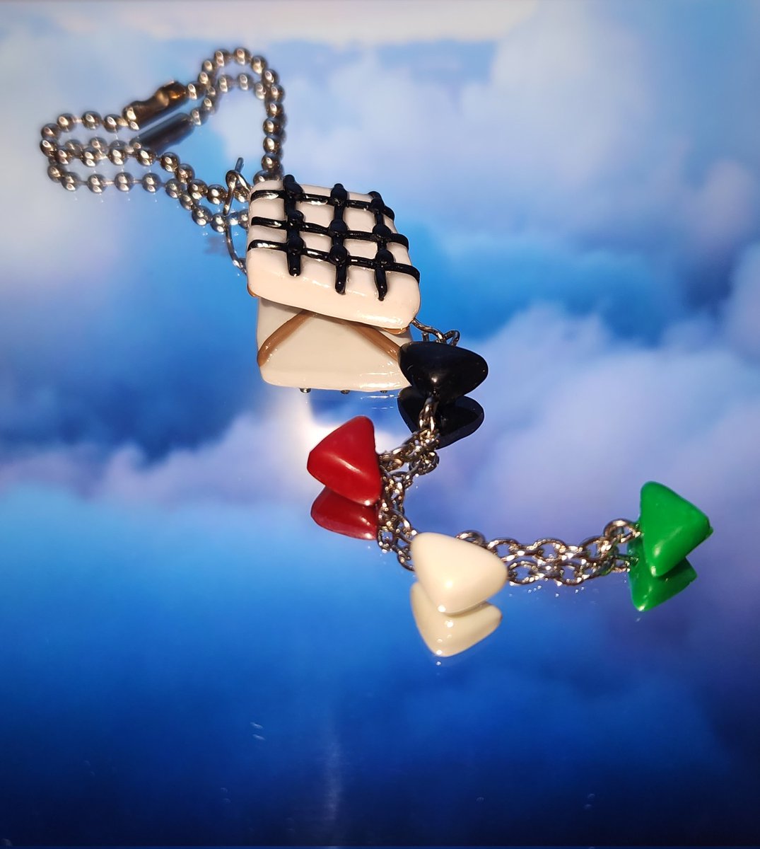 0utrotearz's tweet image. Give a Palestinian family hope this new year. 100% is donated directly to @_Raji__. 
ko-fi.com/crafts4change/…