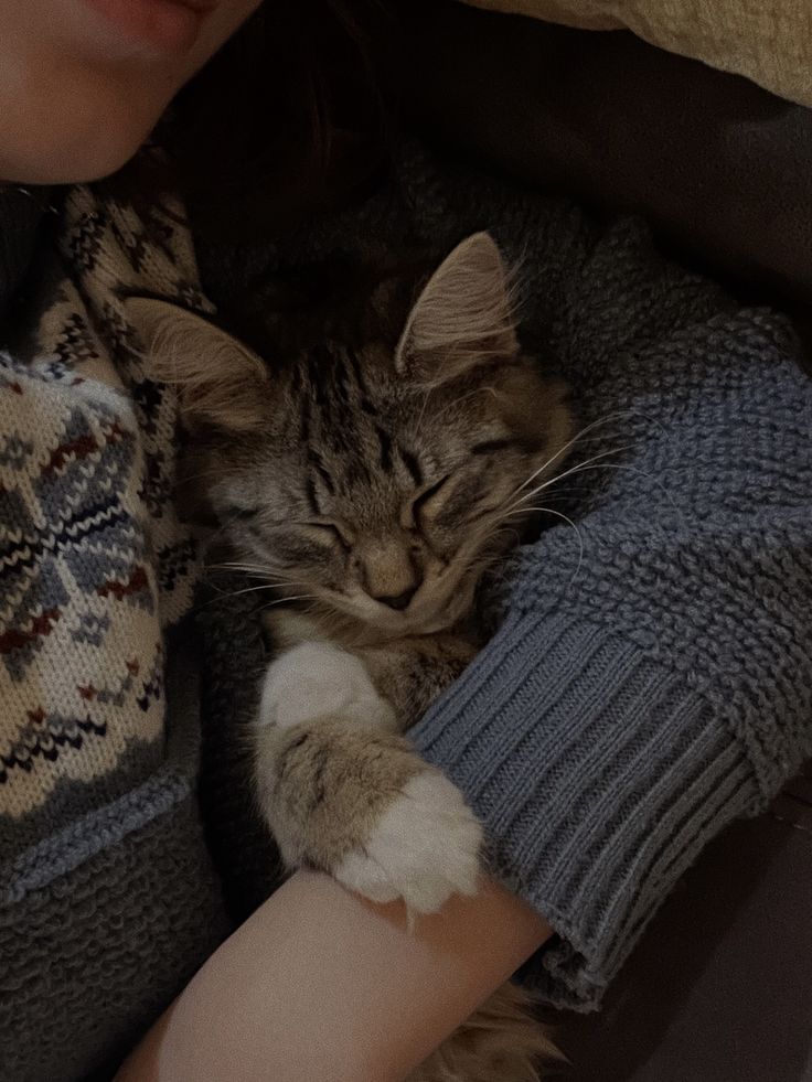 "Sana da birgün değişmişsin diyecekler..
Çiçek gibi kalbini çöplük edenler.."