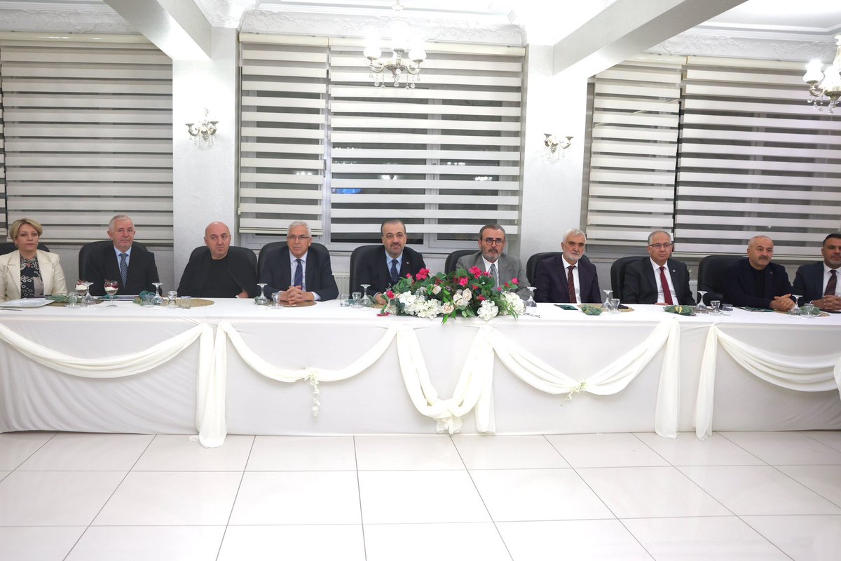 muzafferbiyik's tweet photo. AK Parti Genel Merkez MKYK Üyemiz ve önceki dönem Bakanlarımızdan Sn. @mahirunal’ı ilçemizde ağırlıyoruz.

Değerli Bakanımız ve AK Parti Kocaeli İl Başkanımız Sn. Şahin Talus ile birlikte; ilçemizde düzenlenen Kocaeli Eğitime Destek Platformu toplantısına katıldık. https://t.co/SuXTJJpqVn