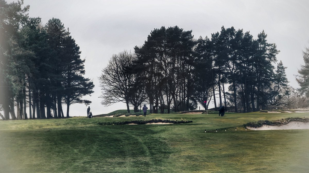 #ThreePositives from 9 cold holes. Possibly the last of the year.
1) -1.08SG Putting  (-2.88 avg on the tour scale)
2) 71% of greens hit from 150yds in.
3) Shot of the day was the uphill putt from the fairway after putting off the green to a Mickey Mouse flag. Holed it for par.