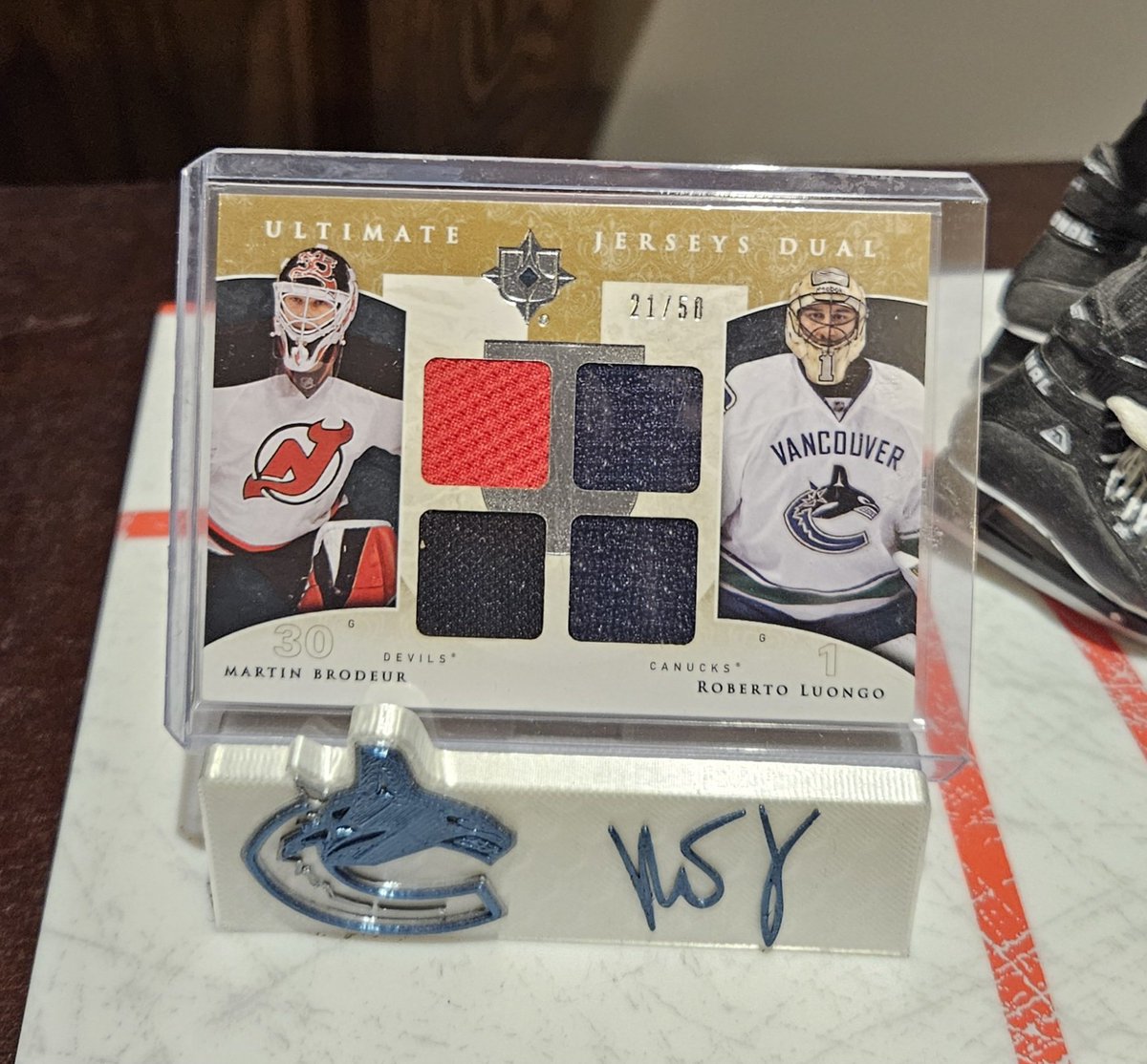 Mailday!!!  Luongo #3306
09-10 UD Ultimate Dual Jersey /50
<a href="/strombone1/">Strombone</a> <a href="/Canucks/">Vancouver Canucks</a> <a href="/UpperDeckSports/">Upper Deck</a> <a href="/NJDevils/">New Jersey Devils</a>
