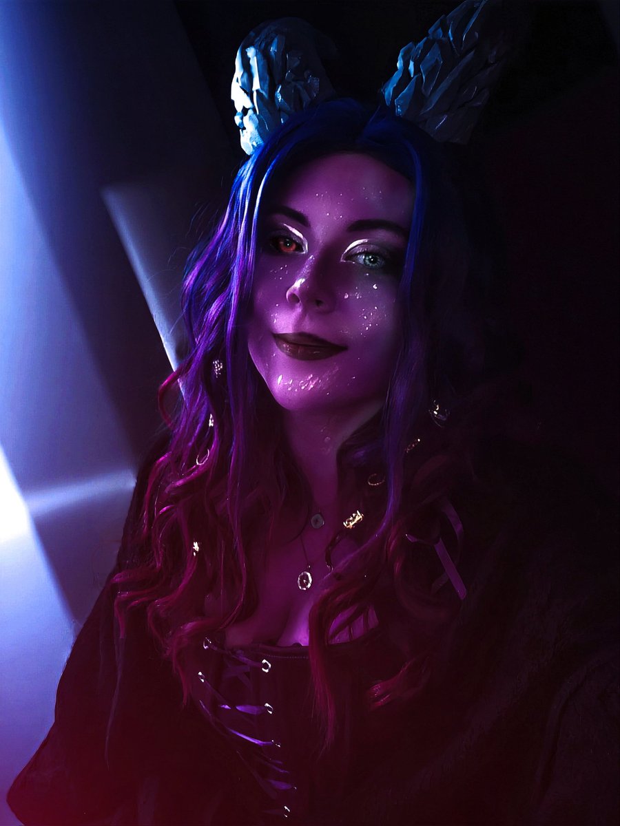 koomahoo's tweet photo. Naveen Ahya ~
(DnD character made and worn by me)
______________
#dnd #bard #dndcosplay #bardcosplay #tiefling #tieflingcosplay https://t.co/pv6q0Nu7Iw