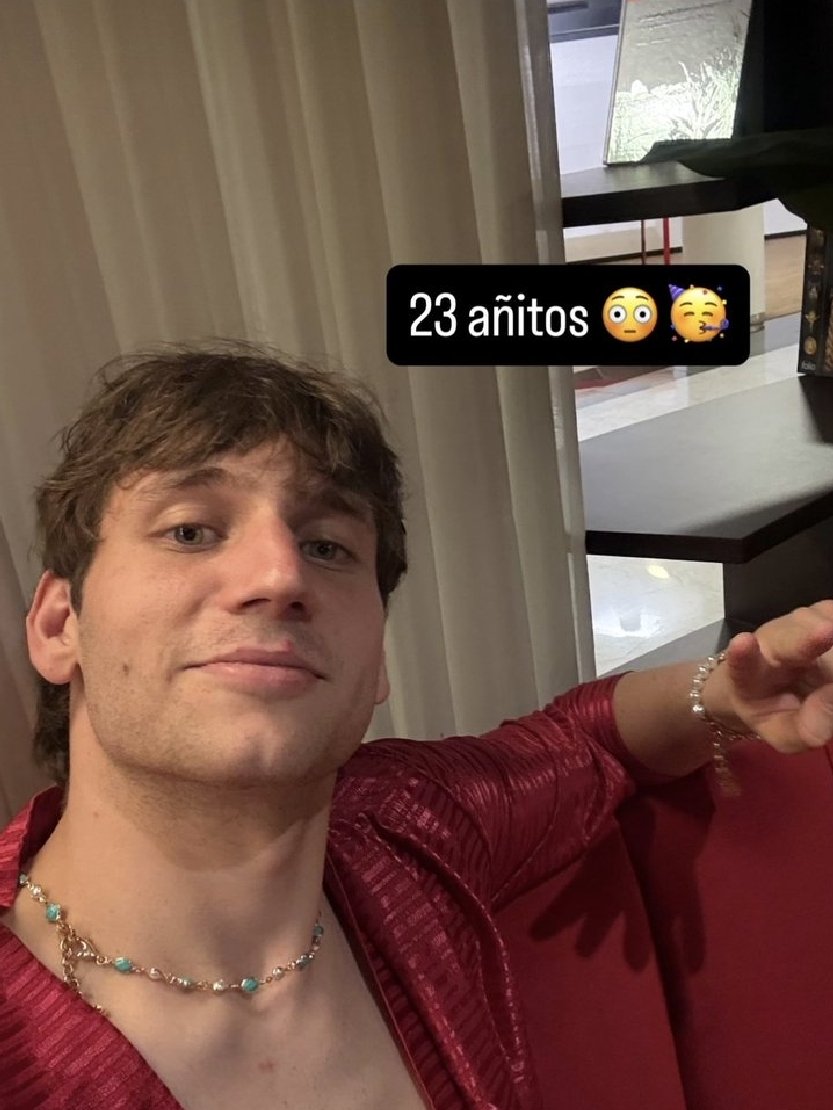 El tipo deprimido que manifiesta su depresión, siendo racista y xenobo, que asco de tipo, si 23 añitos tiene el tanque de Nicotina