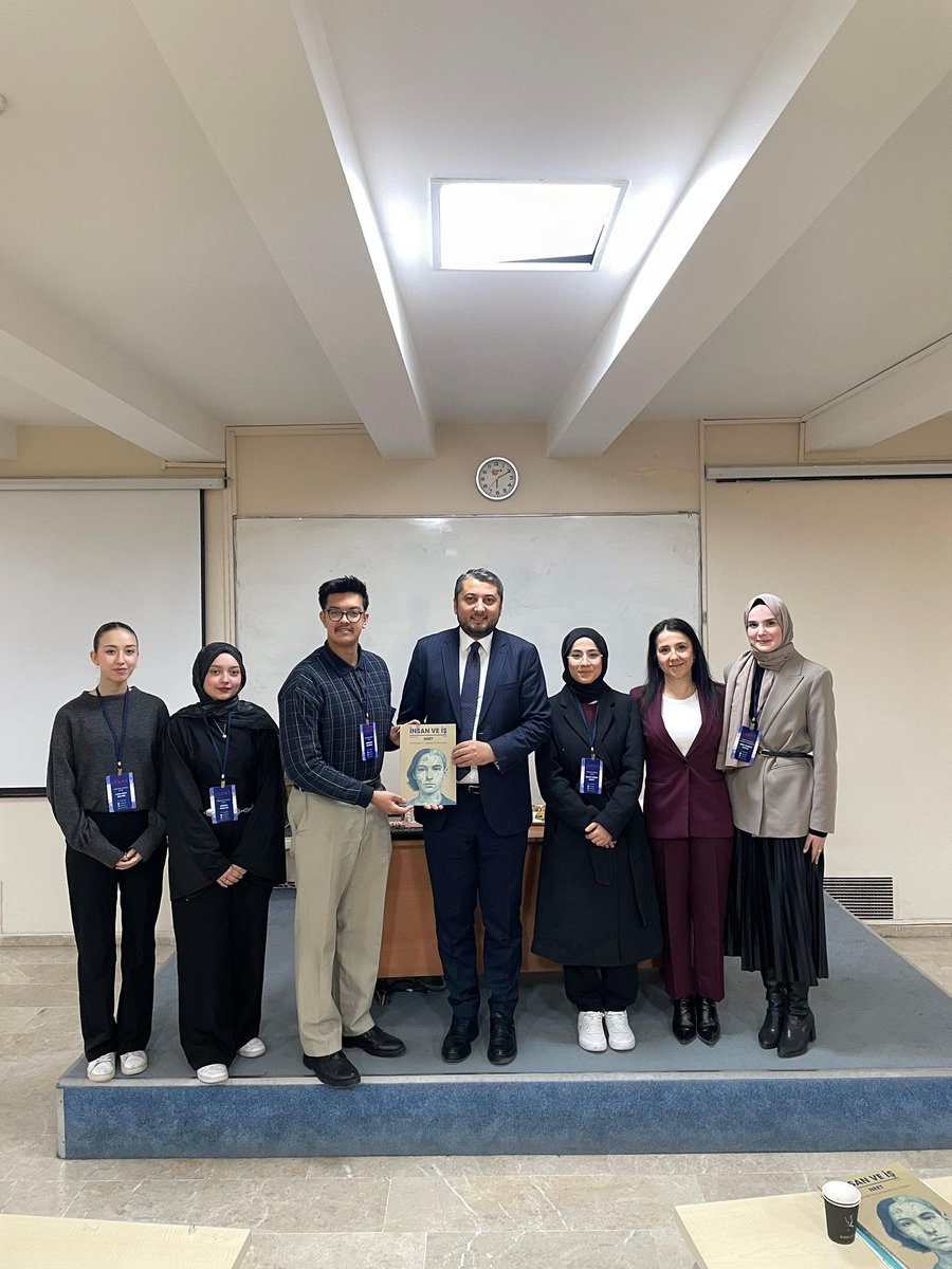 cekathbv's tweet photo. ÇEKAT olarak Çalışma ve Sosyal Güvenlik Bakanlığı Bilgi Teknolojileri Genel Müdürü Dr. İhsan Esen’i ağırlamaktan büyük memnuniyet duyduk.
Nazik katılımları ve değerli paylaşımları için teşekkür eder, dergimizi takdim etmekten mutluluk duyarız.✨
💫VAR OLSUN ÇEKAT!💫 https://t.co/w7jfC7bYda