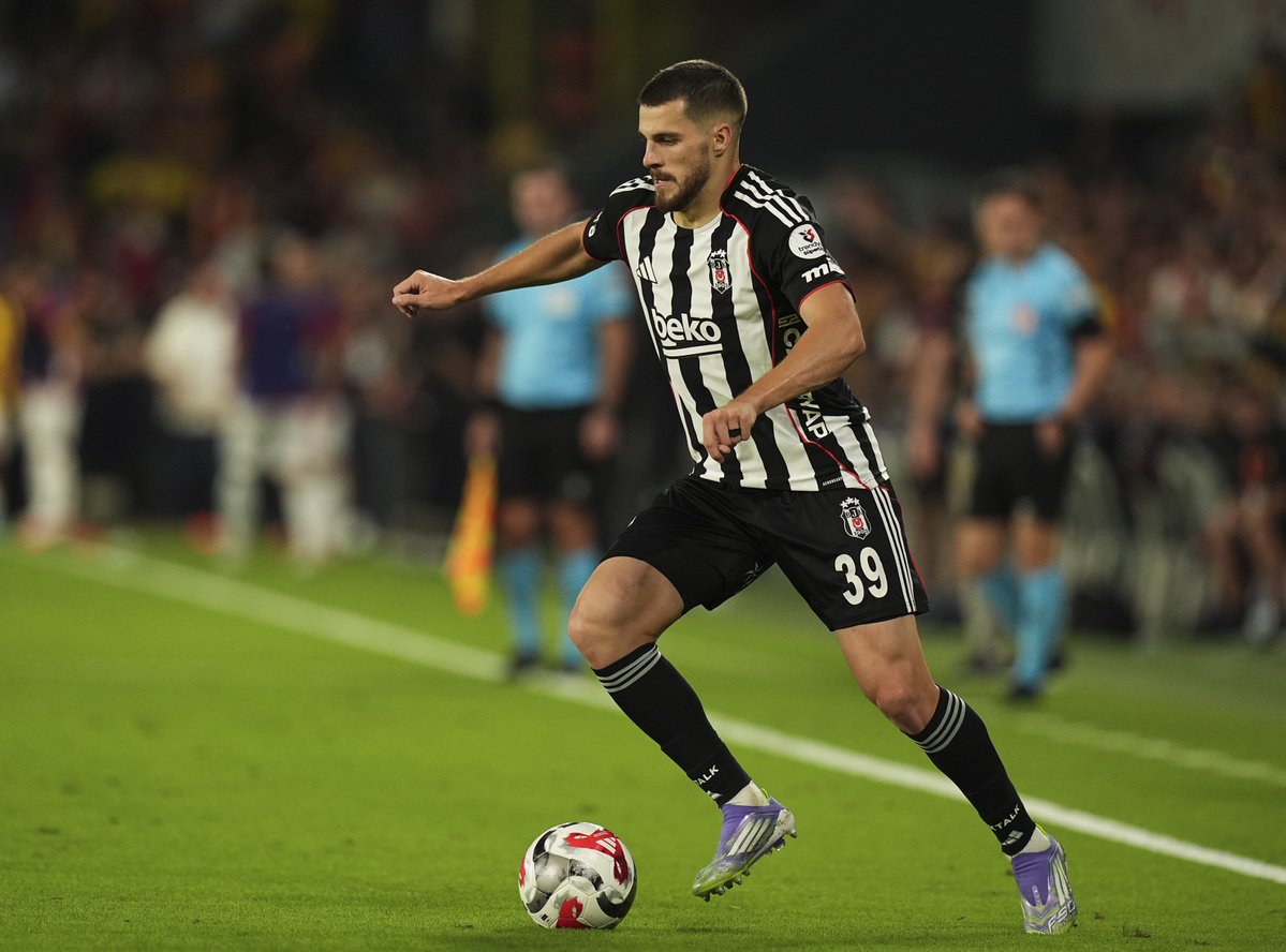 ????Beşiktaş, David Jurasek ile kiralık sözleşmesinin feshi için görüşmelerini sürdürüyor. Jurasek, maddi kayıp yaşamadan ayrılığa sıcak bakıyor. ????Çek oyuncu, sözleşmesinde kalan maaşını Beşiktaş'ın ödemesini istiyor. ????????Benfica, fesih konusunu Jurasek ...