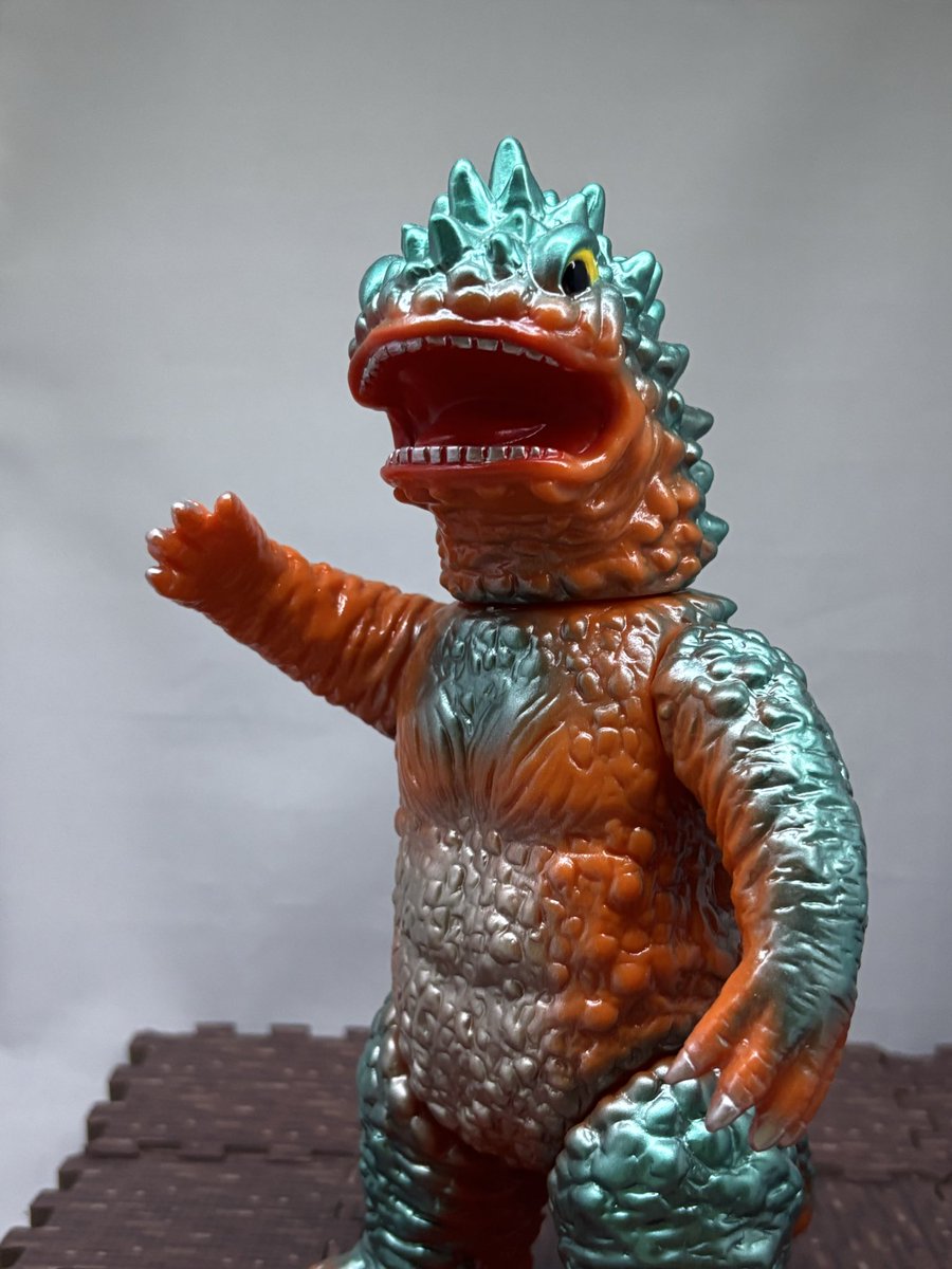 8位グラビトン 初めてのエレガブ怪獣 今年はこの子しか迎えられなかっ