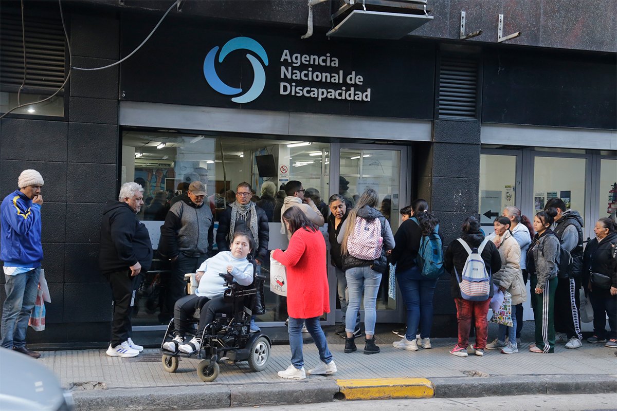 Cerrar la ANDIS no es “achicar el Estado”: es crueldad.
Milei deja a miles de personas con discapacidad totalmente desprotegidos, demostrando una vez más que la motosierra no va contra los poderosos ni los corruptos: castiga a quienes más necesitan protección.
El abandono avanza.