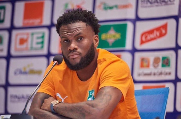 lani_off's tweet photo. Donc là Gael Kakuta était sur le banc tout ce temps, et il remplace un blessé… https://t.co/ta6Y5aJ1aA