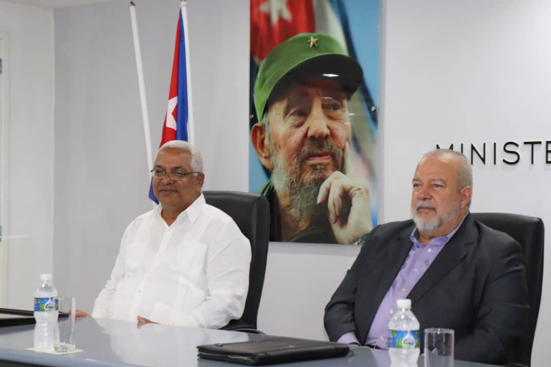 MMarreroCruz's tweet photo. Bien temprano en la mañana participamos en el acto de cambio de mando del @Minjus_Cuba.

Reconocimos la labor desempeñada por el compañero Oscar Silvera Martínez y dimos la bienvenida a la actual ministra, Rosabel Gamón Verde.

 Éxitos en las nuevas tareas.

#UnidosXCuba https://t.co/D3A08PObMu