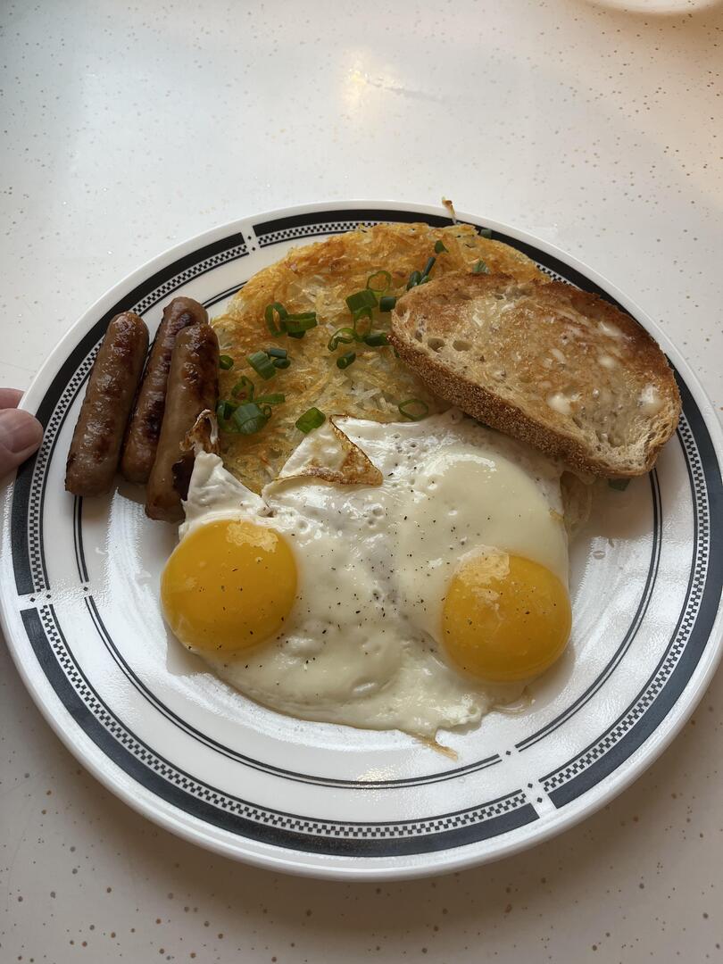 homevsfastfood's tweet image. [homemade] shredded hash browns, sunny side eggs, turkey sausages with rye bread toast.
👉 homecookingvsfastfood.com
#homemadebreakfast #shreddedhashbrowns #sunnysideeggs #turkeysausage #ryebreadtoast #homecooking #food #recipes #foodpic #foodie #foodlover #cooking #hungry #goodf…